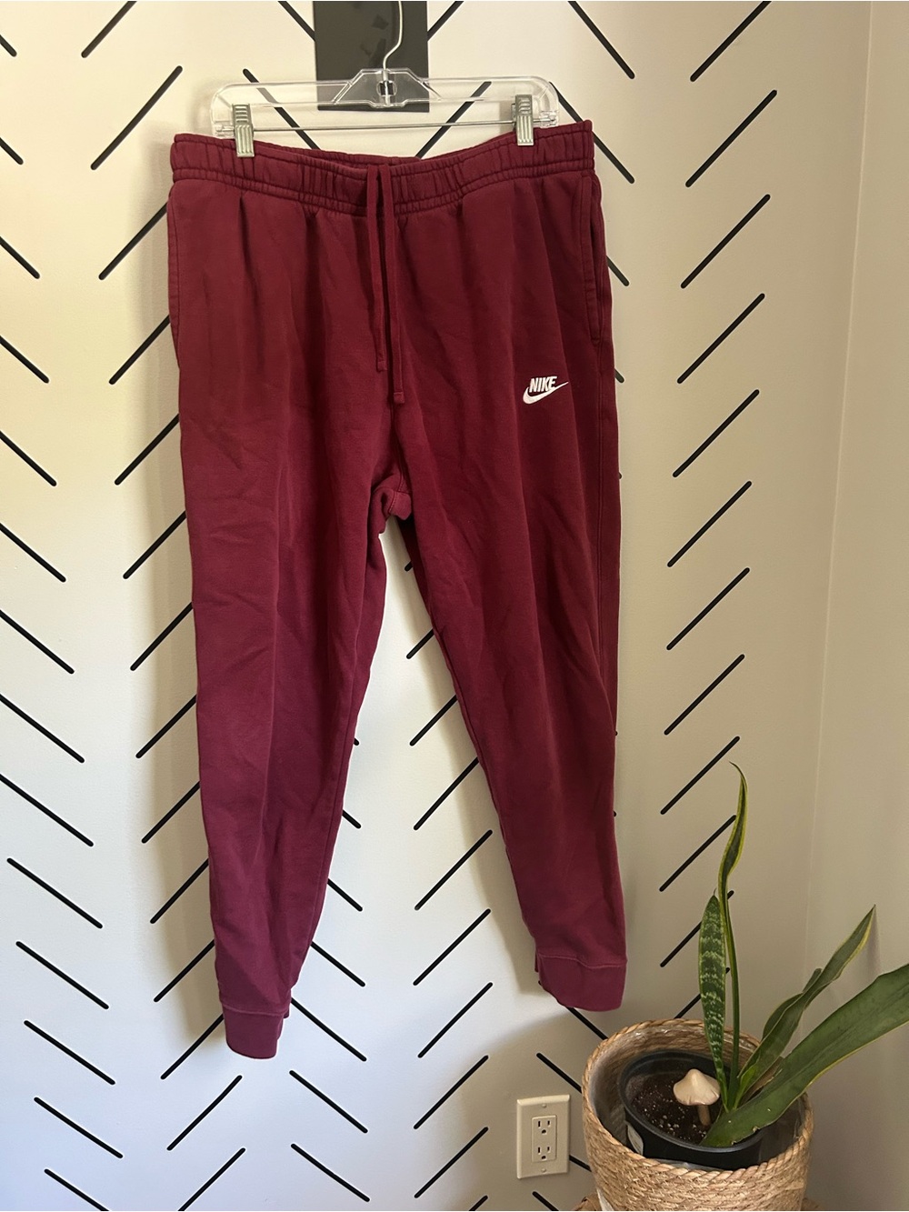Nike club fleece embroidered burgundy jogger sweatpants